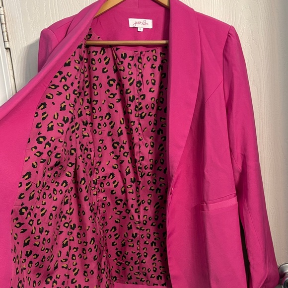 Elegant Fuchsia Blazer with Animal Print Lining - Picture 3 of 7